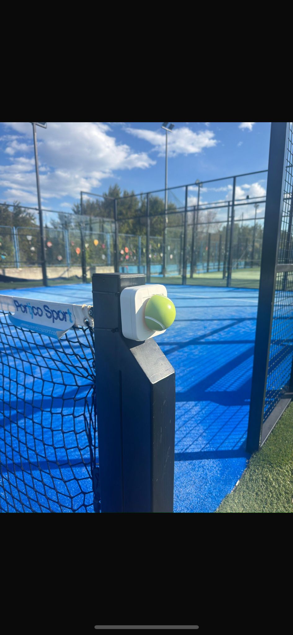 Replay Button montiran na padel terenu